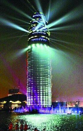 郑州中原第一高楼 民众吐槽"大玉米"